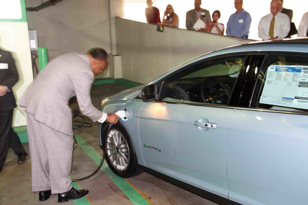 Archive Photo of Richmond Mayor Dwight C. Jones plugs in an electric Ford Focus at the Omni Hotel in Richmond, VA.